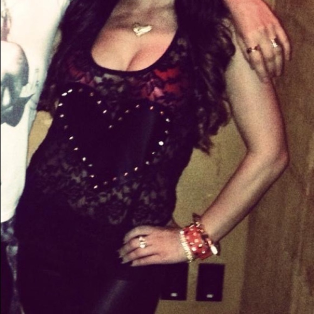 Black lace tank with a heart - Picture 1 of 6